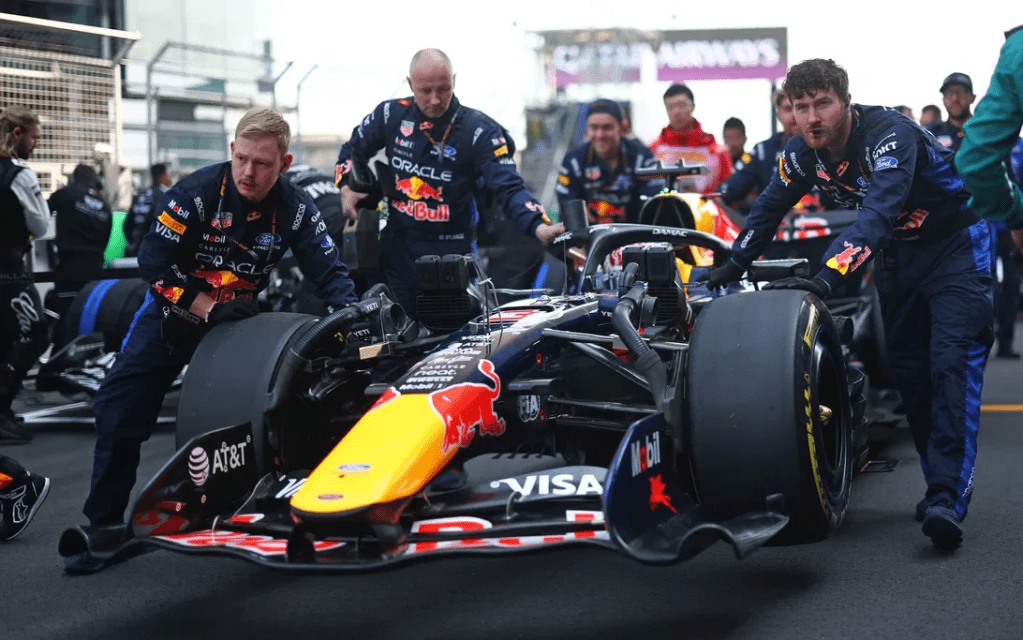 Dopo una giornata da dimenticare Verstappen pone l'attenzione sui problemi della RB22: il campione del mondo la definisce inguidabile ed ogni giro gli sembra una sopravvivenza.
