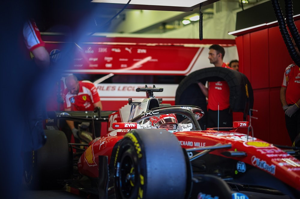 La Ferrari arriva in Giappone per confermarsi: Vasseur spiega che Suzuka sarà un'opportunità in vista di un aprile cruciale per gli aggiornamenti.
