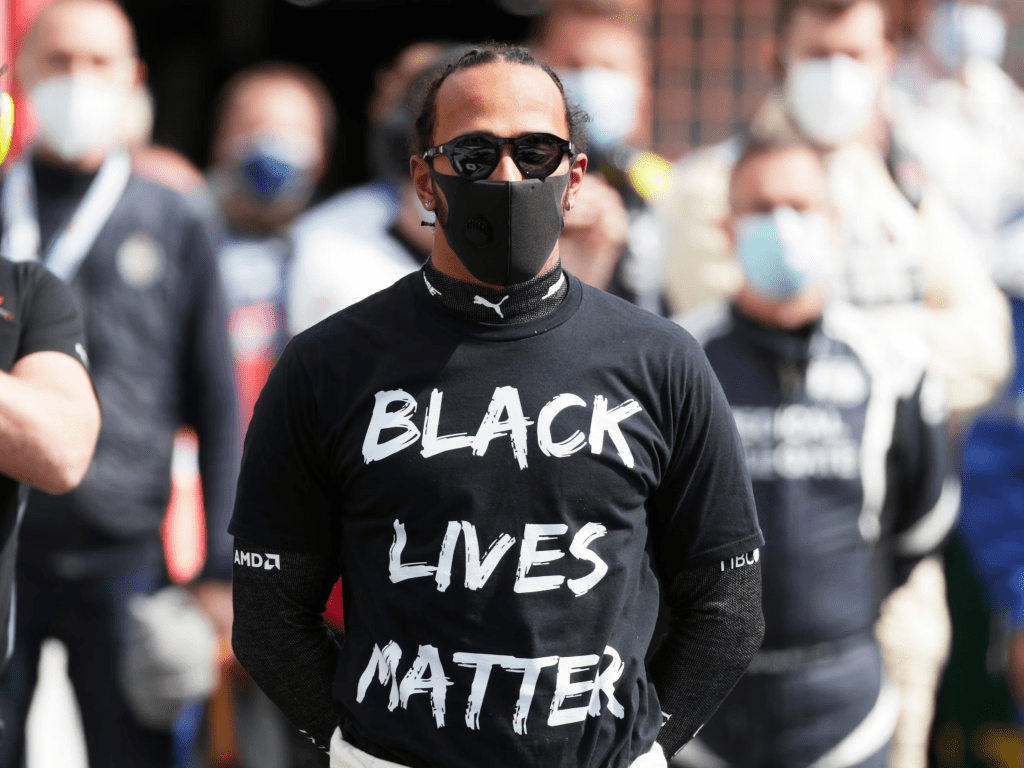 In una lunga intervista rilasciata al Corriere della Sera Lewis Hamilton ha parlato delle aspettative per la stagione 2026, spiegando il suo differente approccio alle gare, il rapporto con i Tifosi della Ferrari e i suoi progetti sociali al di fuori della Formula 1.