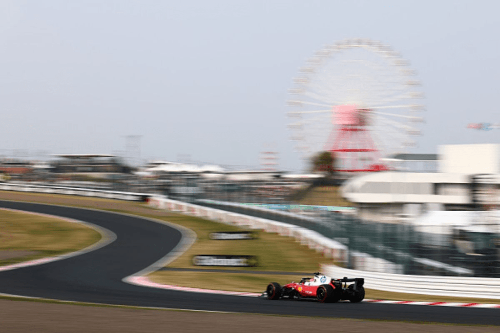 Charles Leclerc ha chiuso il Gran Premio del Giappone con una splendida terza posizione, arrivata al termine di una difesa alla morte su George Russell, portato ancora una volta a spasso.