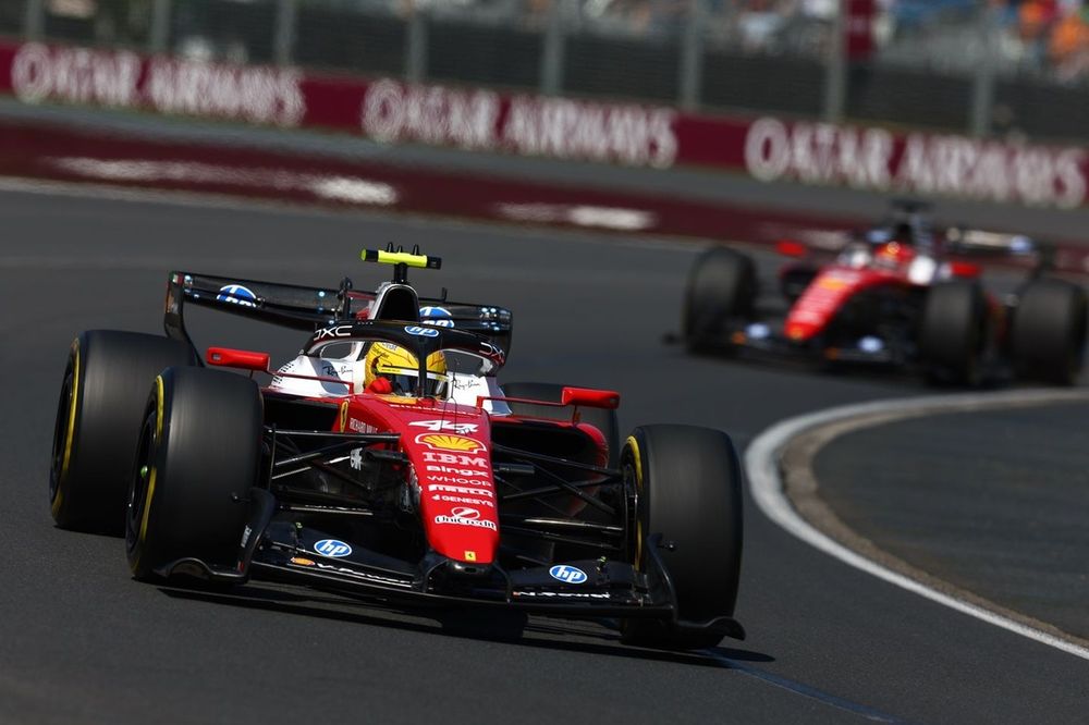 Nel giovedì del Gran Premio di Cina, Lewis Hamilton ha fatto il punto sulla situazione della Scuderia Ferrari dopo il primo appuntamento stagionale, analizzando il divario con la Mercedes e sottolineando l’impegno della squadra nello sviluppo della vettura.