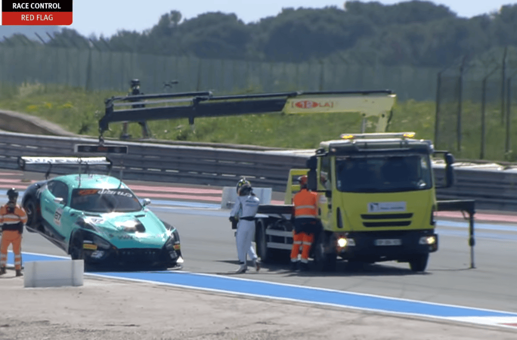 Lucas Auer, Luca Stolz, Maro Engel conquistano al Pole a bordo della loro Mercedes-AMG GT3 Evo #48, le McLaen restano molto vicine mentre Ferrari e Porsche si sono dimostrate non costanti, male Lamborghini.