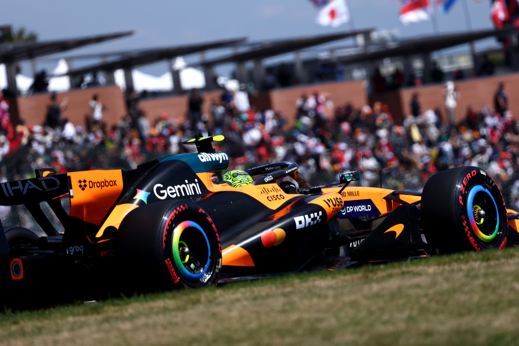 Lando Norris crede che Verstappen rimarrà in Formula 1 per molto tempo di quanto le persone possano pensare, nonostante i dubbi e le questioni che il pilota Red Bull ha sollevato recentemente.