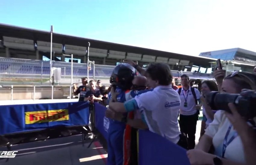 photo 6012693978496568306 y