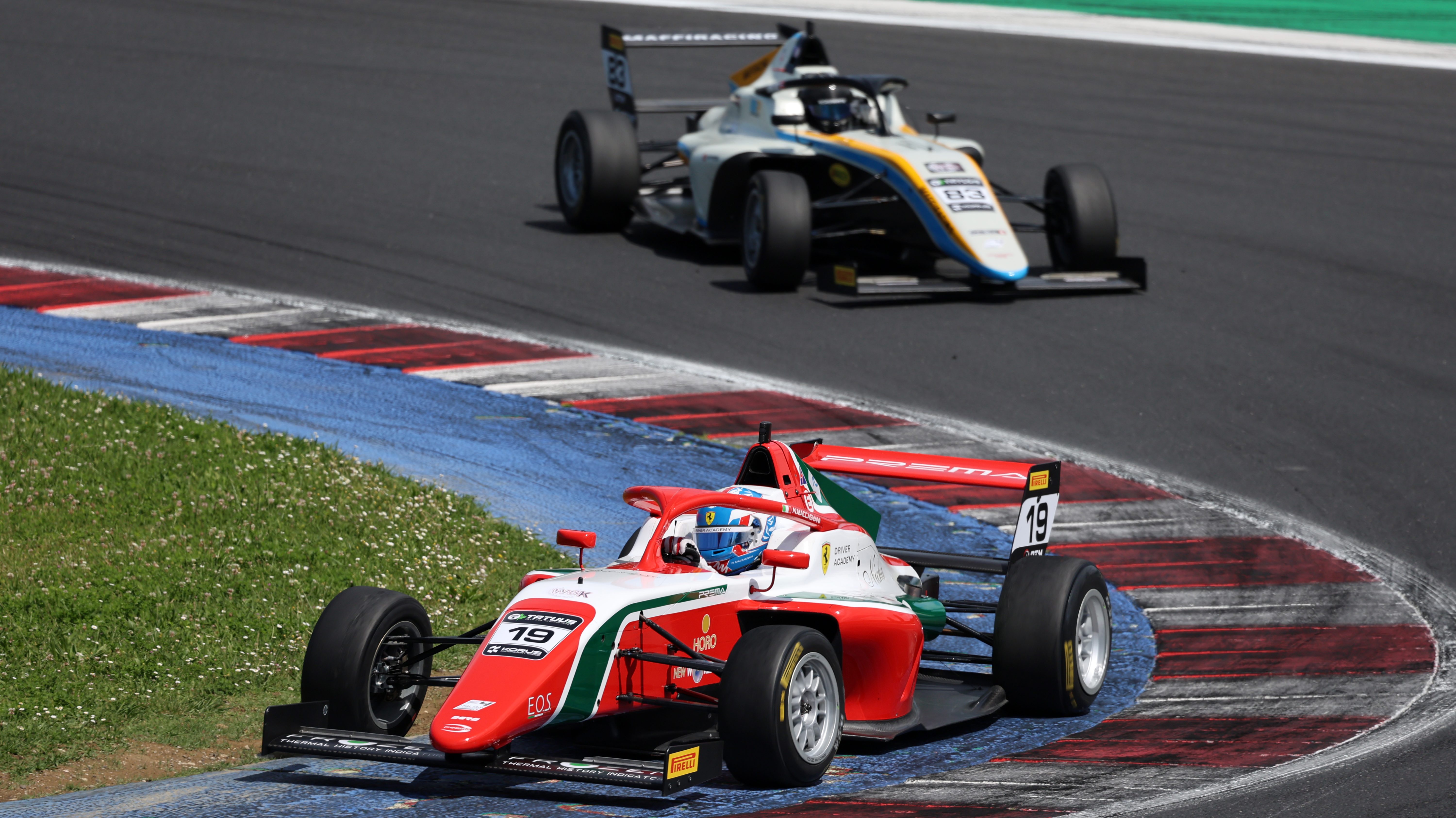 Niccolò Maccagnani nel pieno dell'azione di F4 a Misano