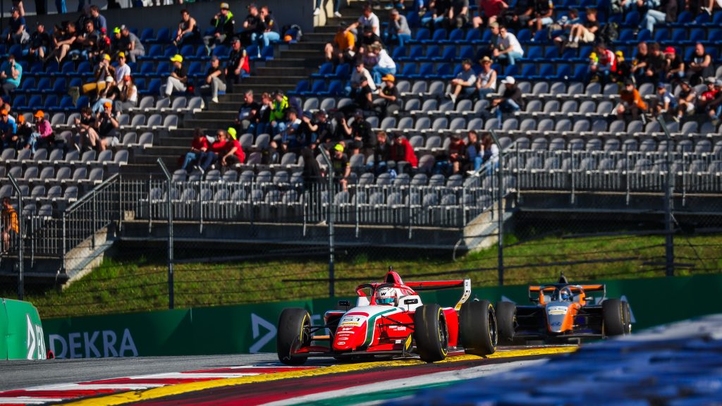 Kean Nakamura-Berta e Reno Francot in lotta al Red Bull Ring durante il primo round del FREC
