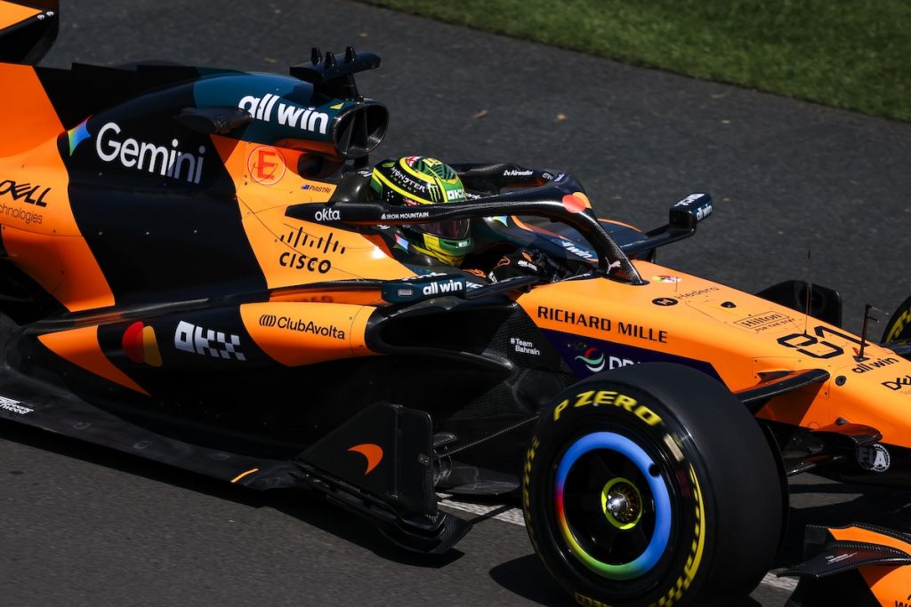 Il team principal Mekies starebbe valutando il profilo di Piastri in caso di partenza di Verstappen: ma cosa c'è di vero a riguardo?
