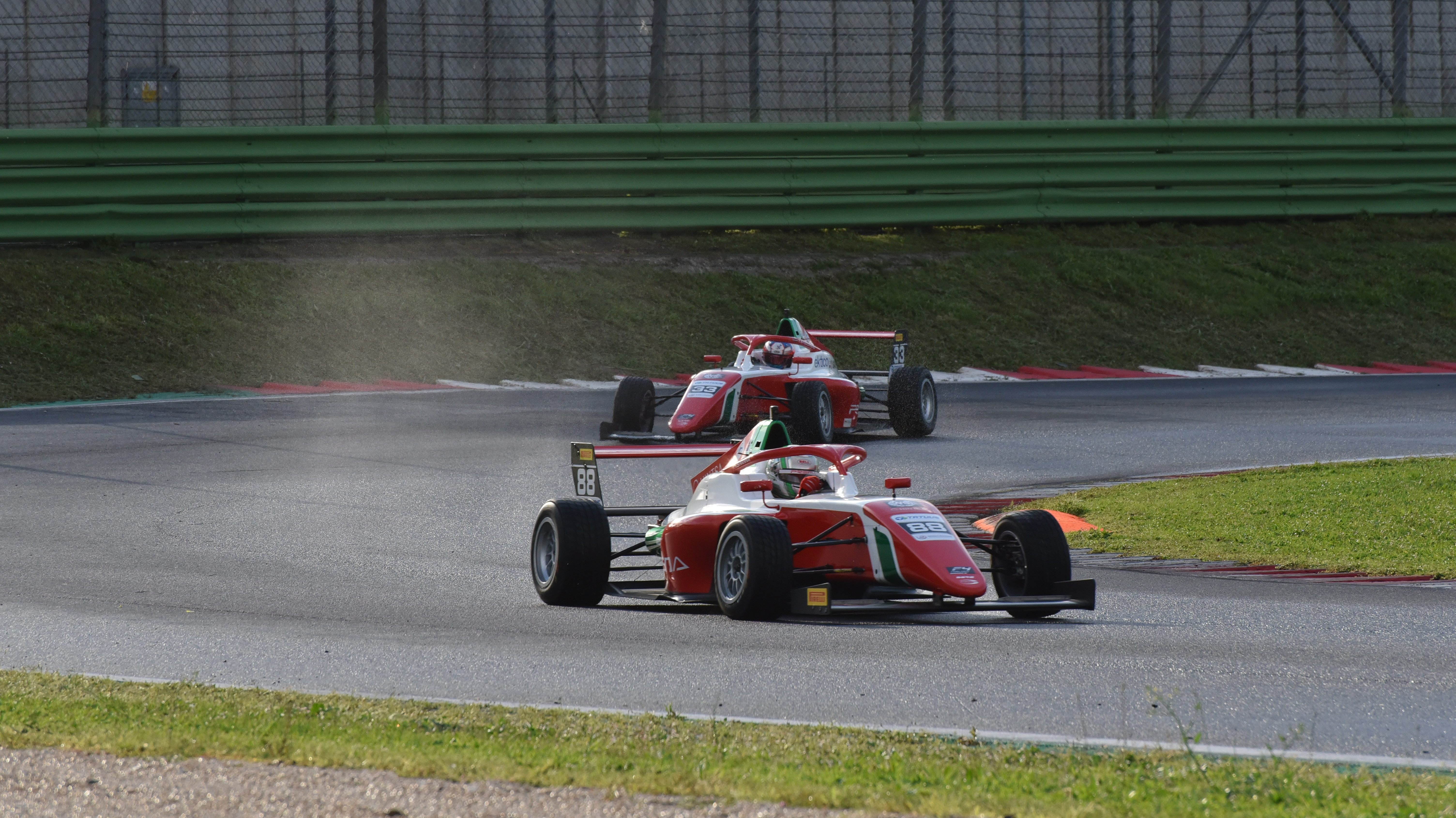 Due Prema impegnate a Vallelunga durante la stagione 2025 di F4 Italia