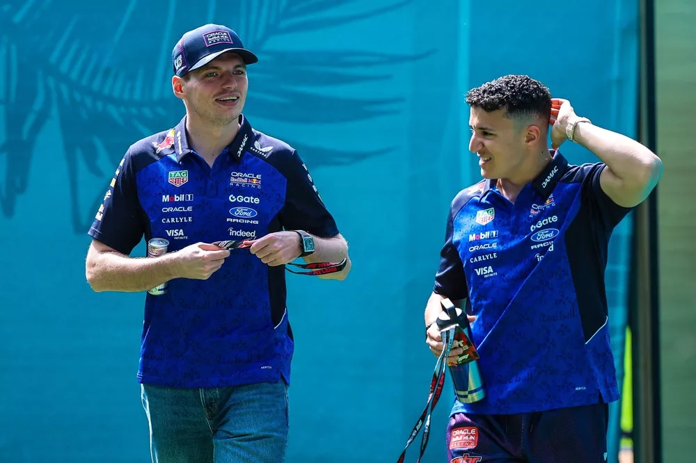 Dopo un avvio difficile, la Red Bull mostra segnali di crescita a Miami. Ma il confronto tra Max Verstappen e Isack Hadjar riapre un tema già noto.
