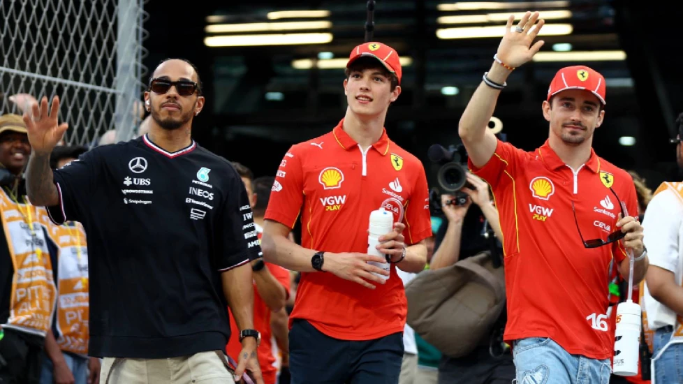 Ferrari convince con Leclerc, mentre Hamilton fatica a trovare continuità e nel paddock cresce il pressing su talenti come Bearman. L'idea di Steiner.