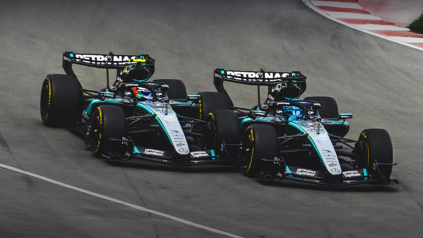 Tra gestione interna e corsa al titolo, Toto Wolff mantiene alta la concentrazione in casa Mercedes spiegando che il mondiale è ancora apertissimo.