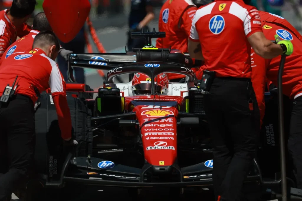 Venerdì amaro per Charles Leclerc: tra il traffico in qualifica e la mancanza di fiducia nella monoposto, si preannuncia un weekend difficile