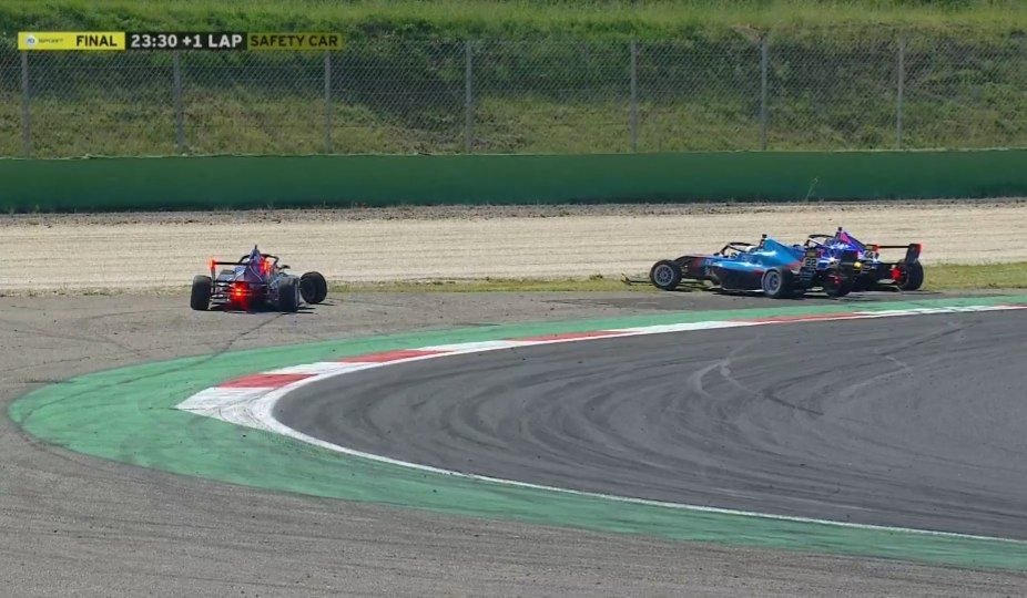 Al termine di un week-end ricco di colpi di scena, Sammalisto si aggiudica il primo posto nella gara finale della domenica. Dietro di lui Robinson e Cosma-Cristofor a completare il podio.