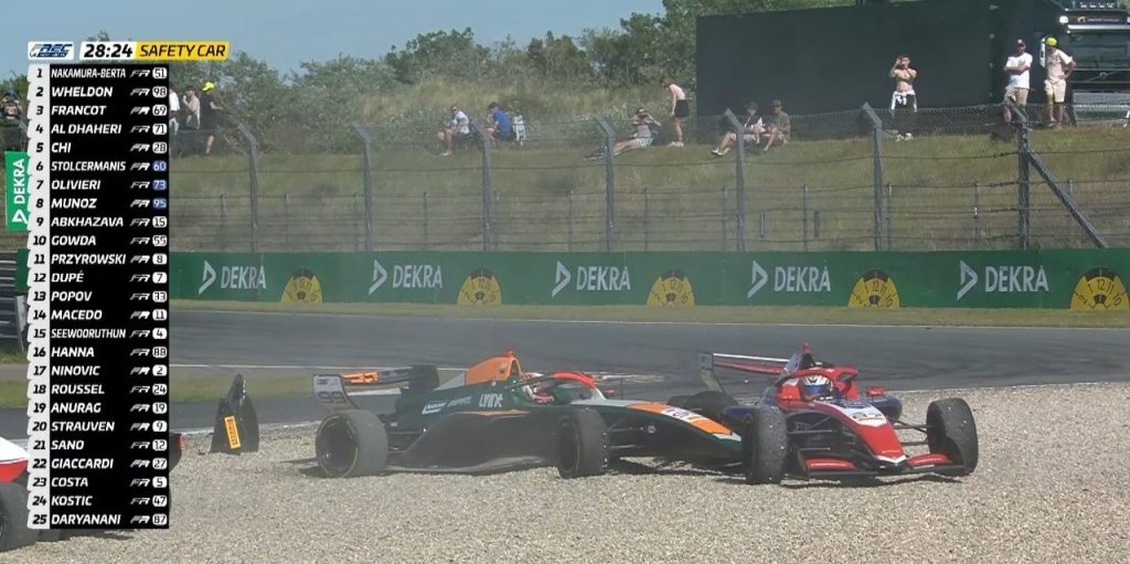 Wheldon conquista Gara 2 dopo bandiera rossa, safety car e un finale combattutissimo davanti a Nakamura-Berta e Francot.