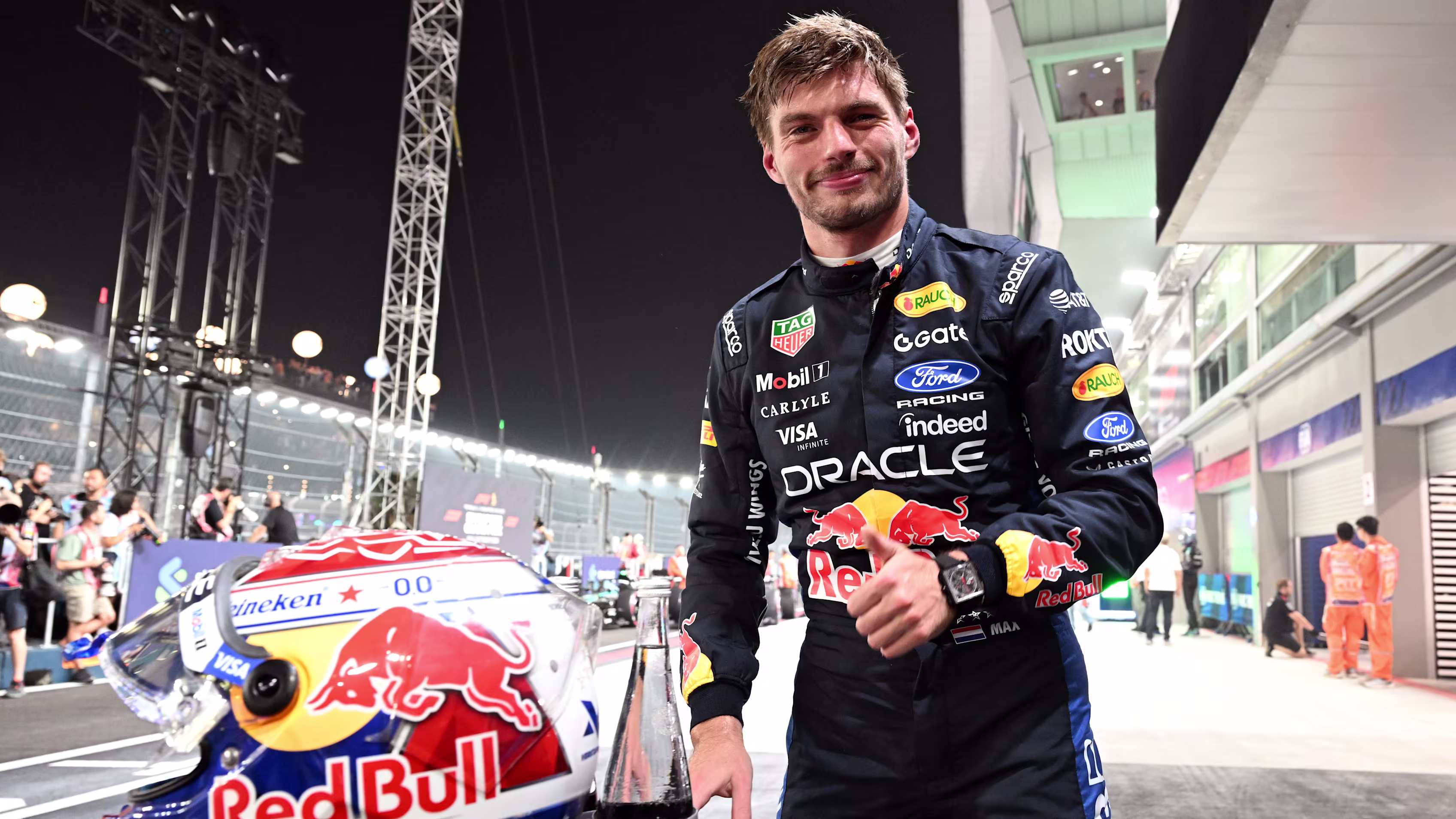 Pole e brivido per Verstappen a Singapore! L'olandese svetta nel SQ3 ma rischia la sanzione per il sorpasso su Hamilton in SQ1: “Coscienza pulita”.