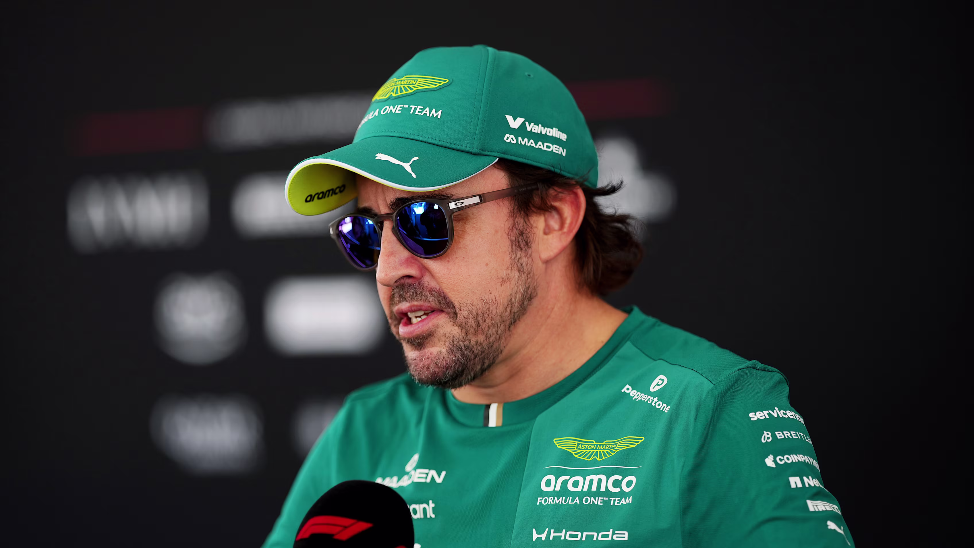 Alonso senza filtri al Bahrain GP! “Non fermano mai la gara quando ci ritiriamo noi. C'è troppa tecnologia in F1”. Tutte le parole dello spagnolo.